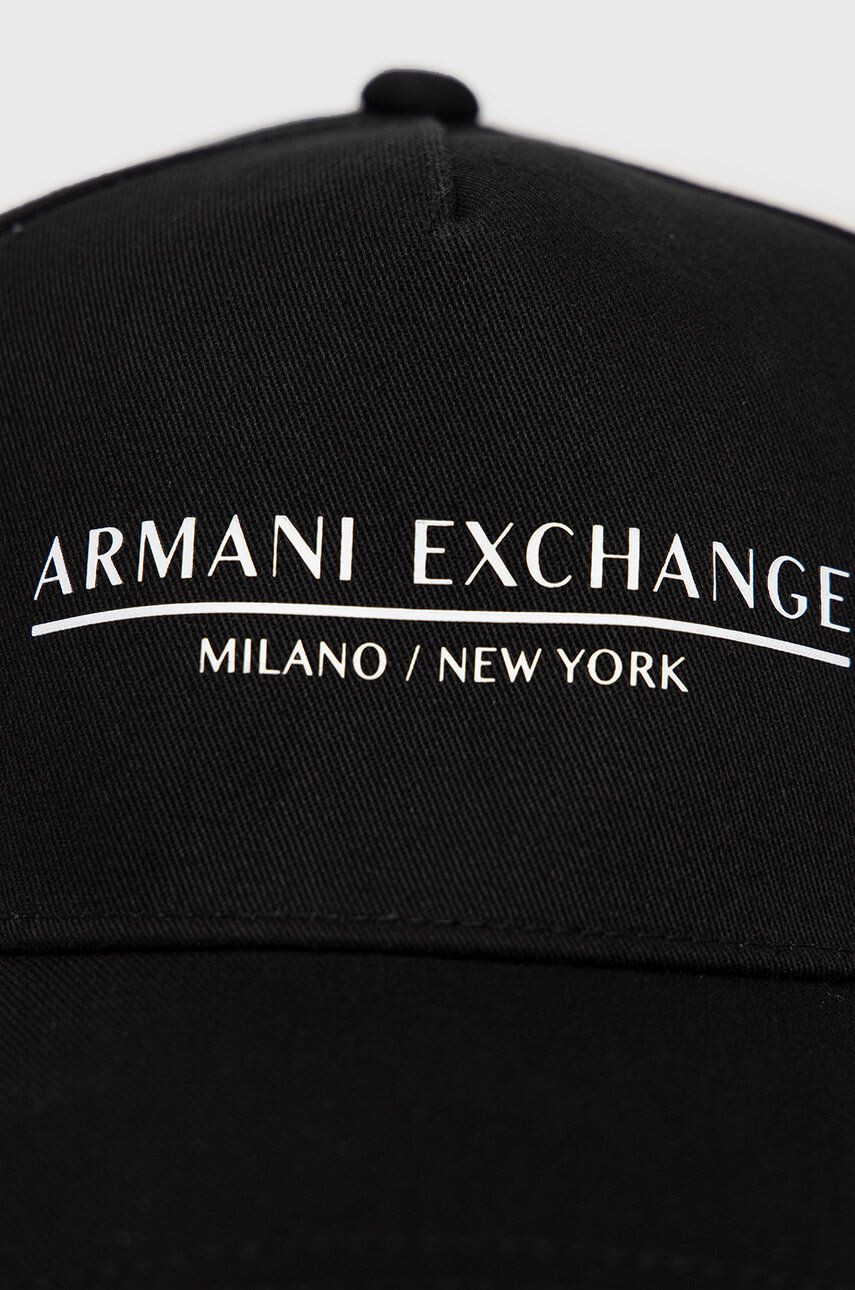 Armani Exchange Bavlnená čiapka čierna farba s potlačou - Pepit.sk