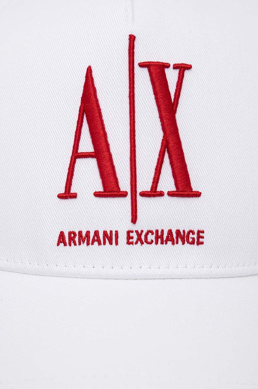 Armani Exchange Bavlnená čiapka biela farba s nášivkou - Pepit.sk