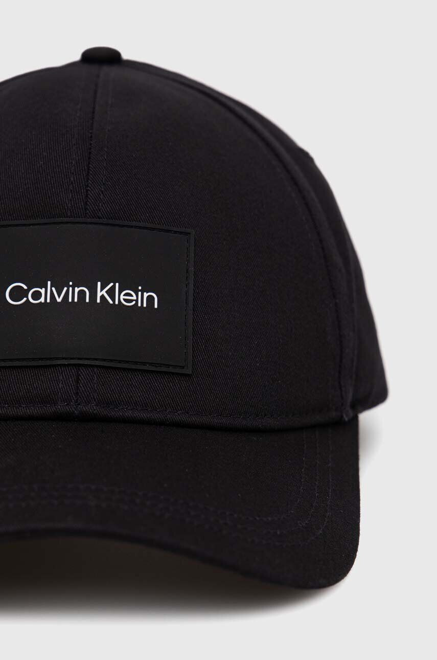 Calvin Klein Bavlnená šiltovka tmavomodrá farba s nášivkou - Pepit.sk