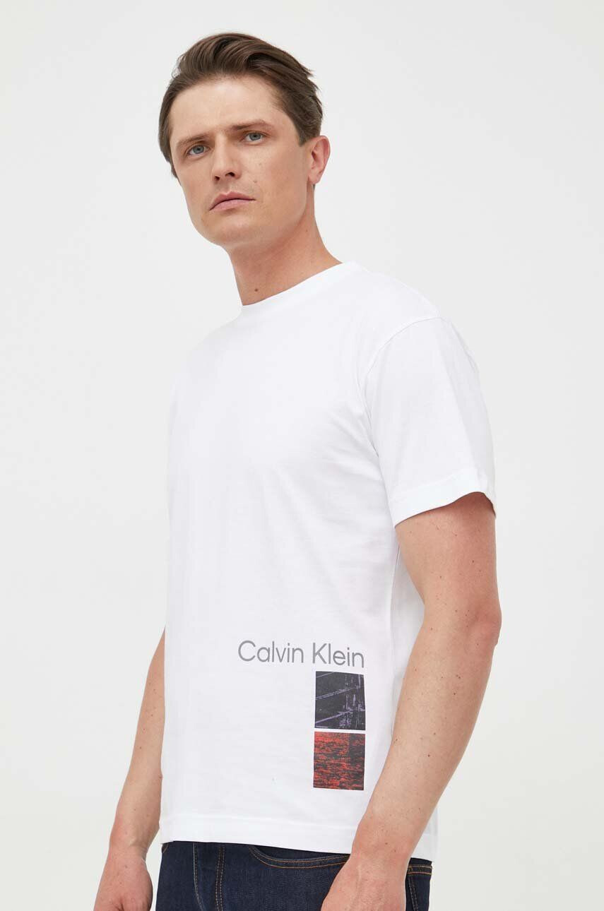 Calvin Klein Bavlnené tričko biela farba vzorované - Pepit.sk