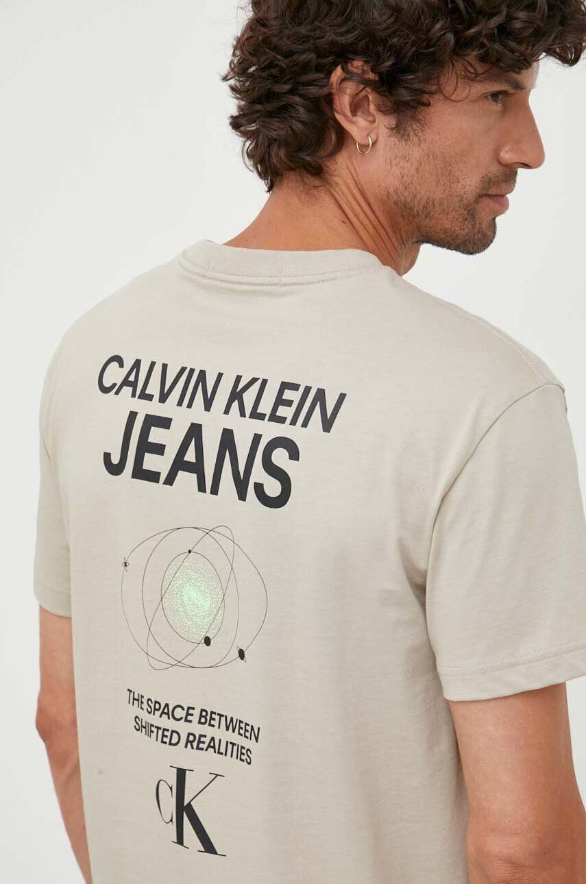 Calvin Klein Jeans Bavlnené tričko béžová farba - Pepit.sk