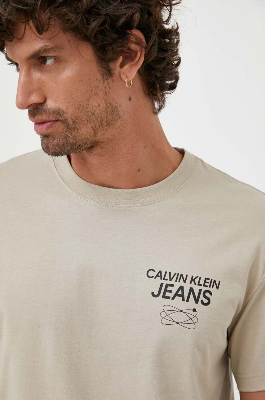 Calvin Klein Jeans Bavlnené tričko béžová farba - Pepit.sk