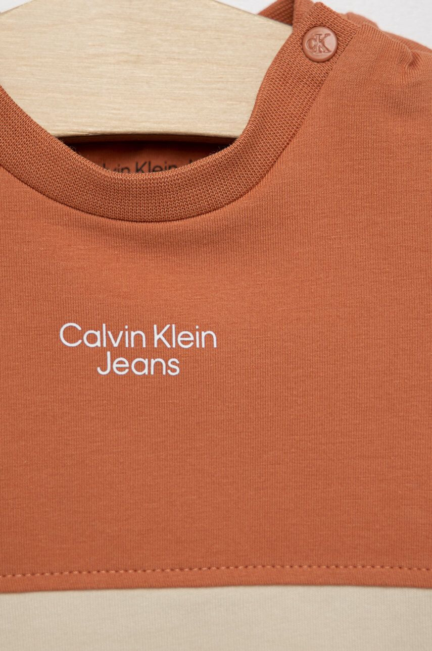 Calvin Klein Jeans Detské tričko hnedá farba s potlačou - Pepit.sk