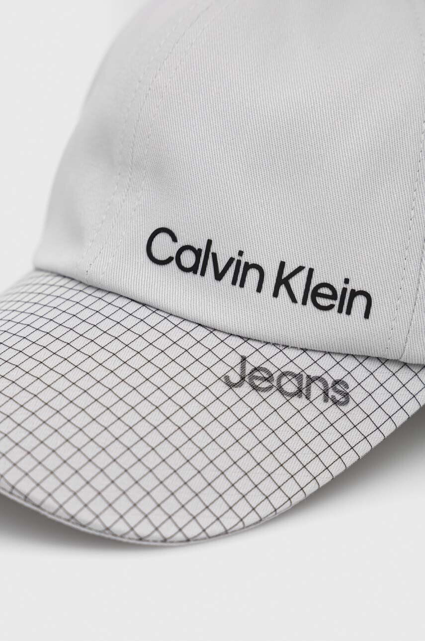 Calvin Klein Jeans Detská bavlnená šiltovka šedá farba vzorovaná - Pepit.sk