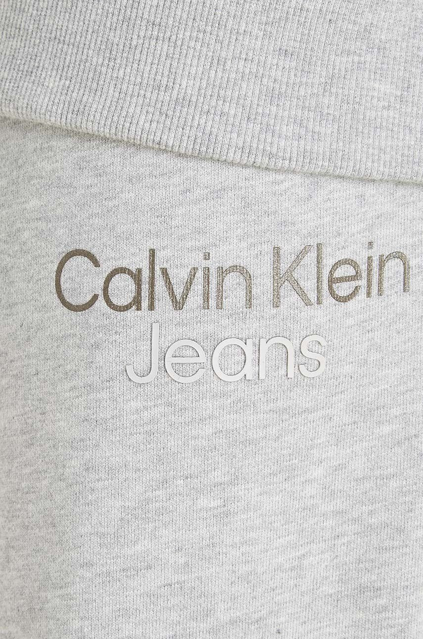 Calvin Klein Jeans Detská bavlnená tepláková súprava šedá farba - Pepit.sk