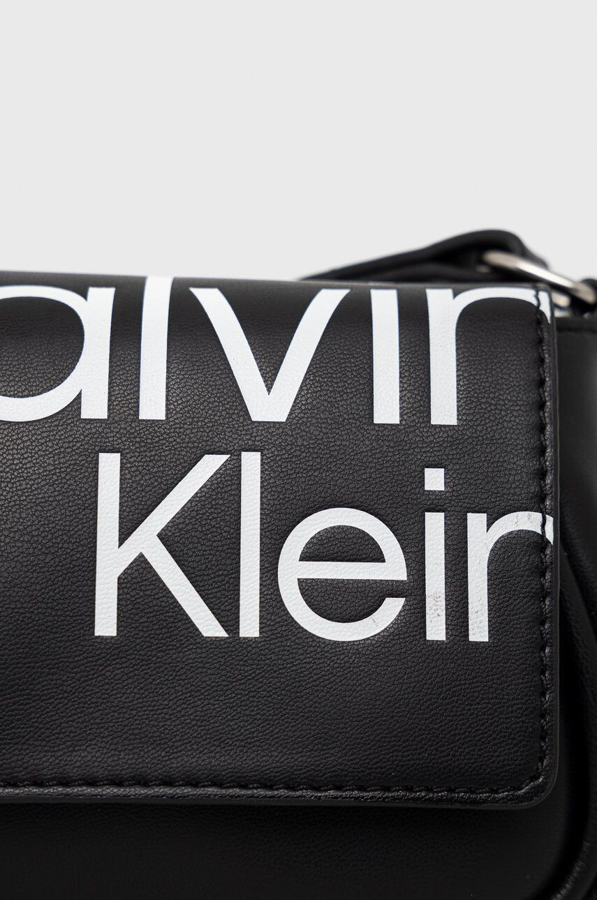 Calvin Klein Jeans Kabelka fialová farba - Pepit.sk