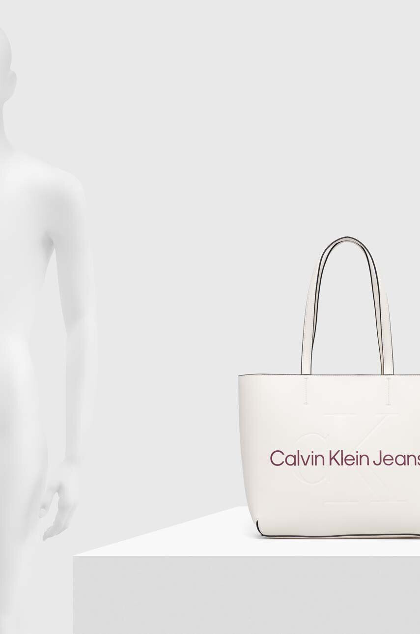 Calvin Klein Jeans Kabelka biela farba - Pepit.sk