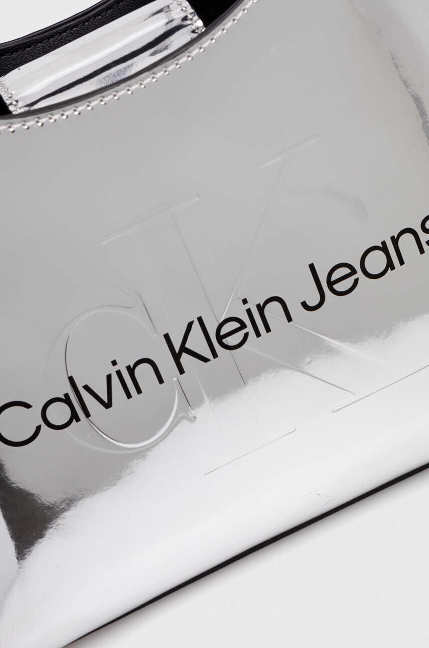 Calvin Klein Jeans Kabelka strieborná farba - Pepit.sk