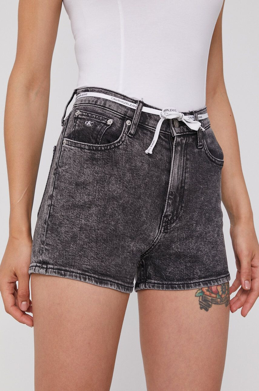 Calvin Klein Jeans Rifľové krátke nohavice - Pepit.sk