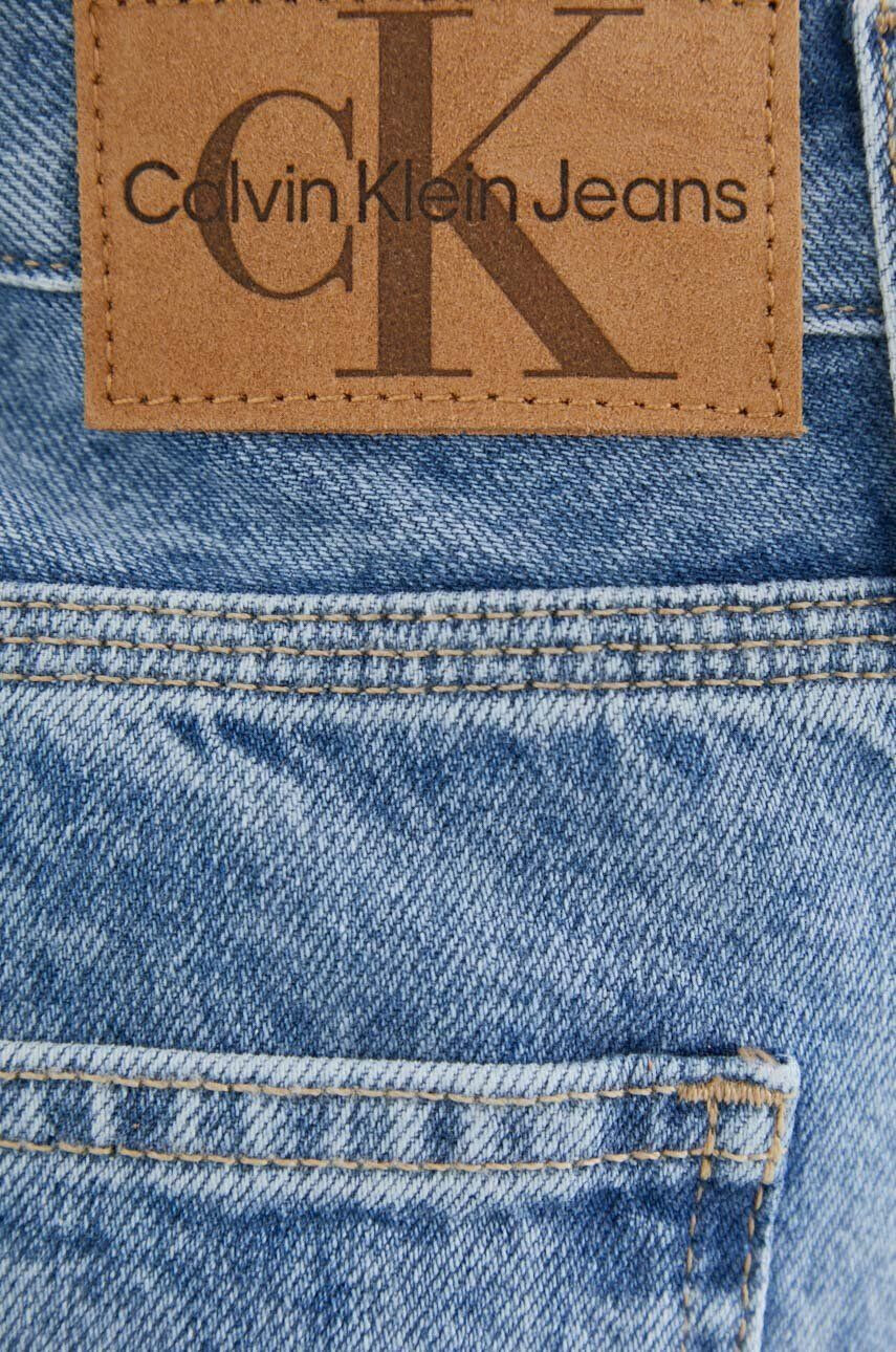 Calvin Klein Jeans Rifľové krátke nohavice dámske biela farba jednofarebné vysoký pás - Pepit.sk