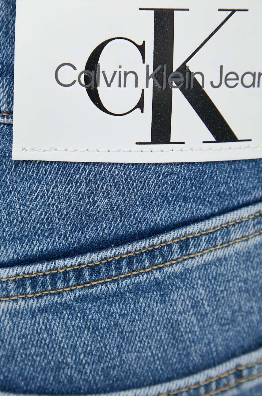 Calvin Klein Jeans Rifľové krátke nohavice dámske tmavomodrá farba jednofarebné vysoký pás - Pepit.sk