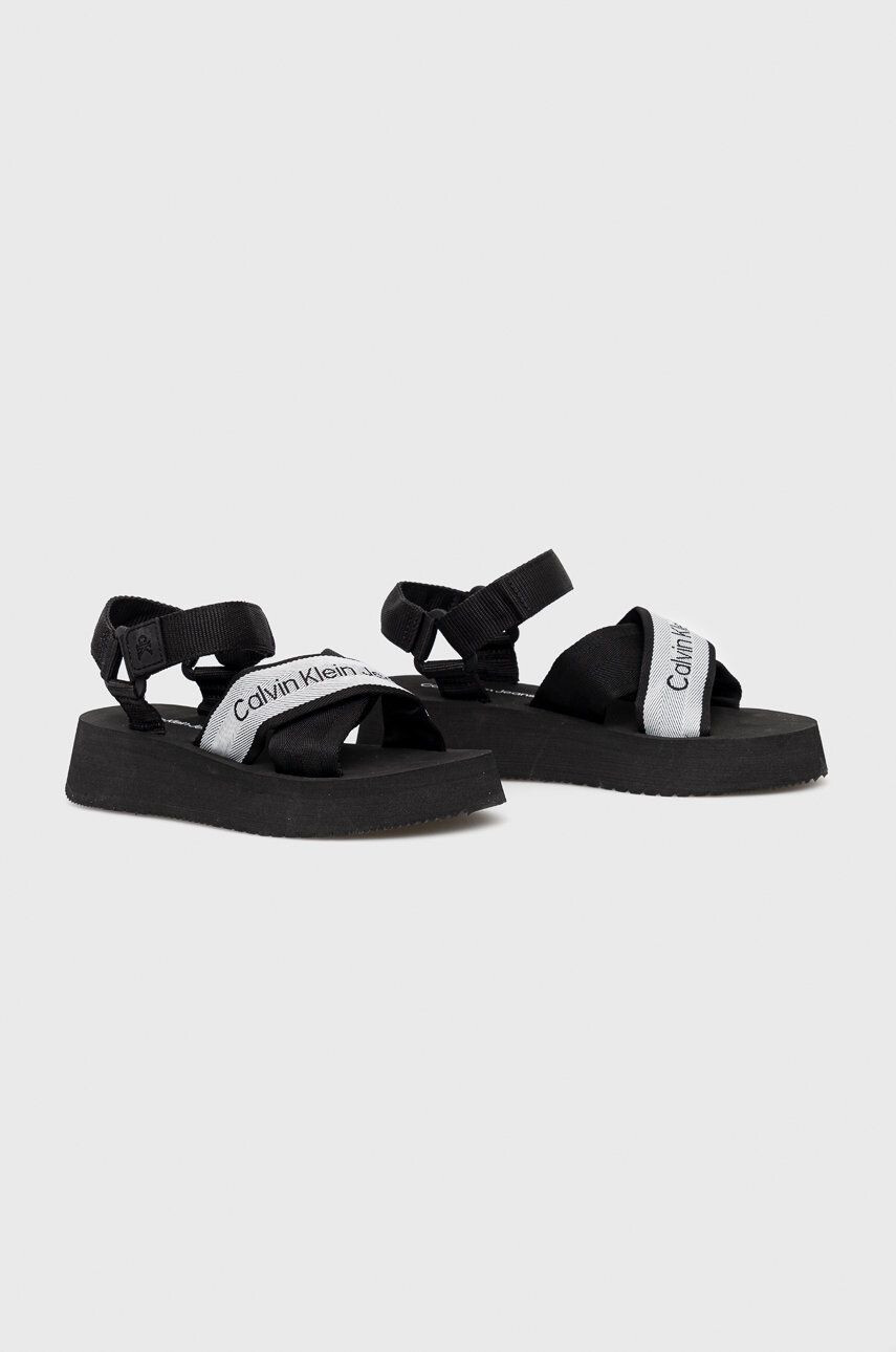 Calvin Klein Jeans Sandále Prefresato Sandal dámske čierna farba na platforme - Pepit.sk