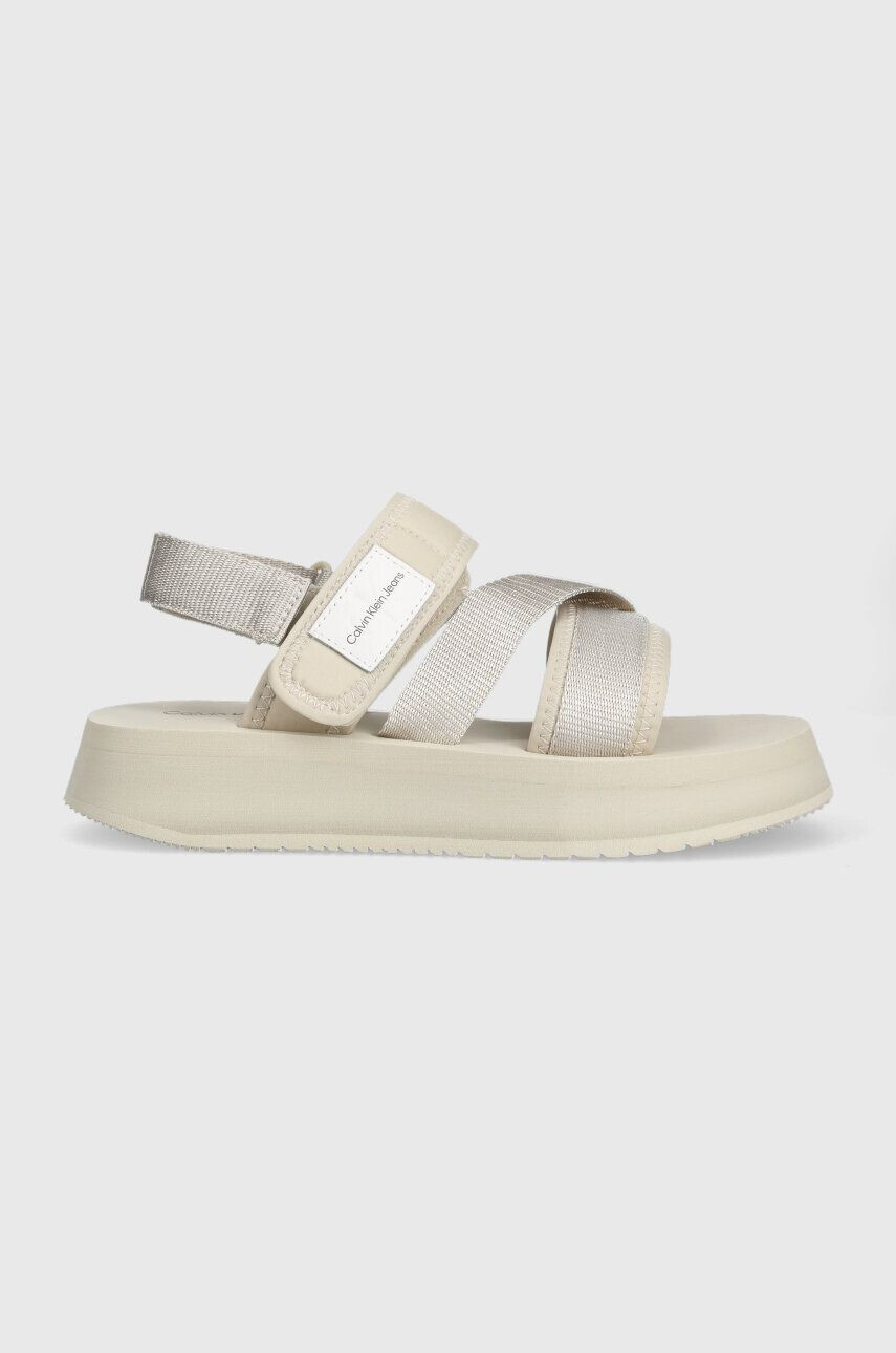 Calvin Klein Jeans Sandále PREFRESATO SANDAL BADGE dámske béžová farba na platforme YW0YW00967 - Pepit.sk