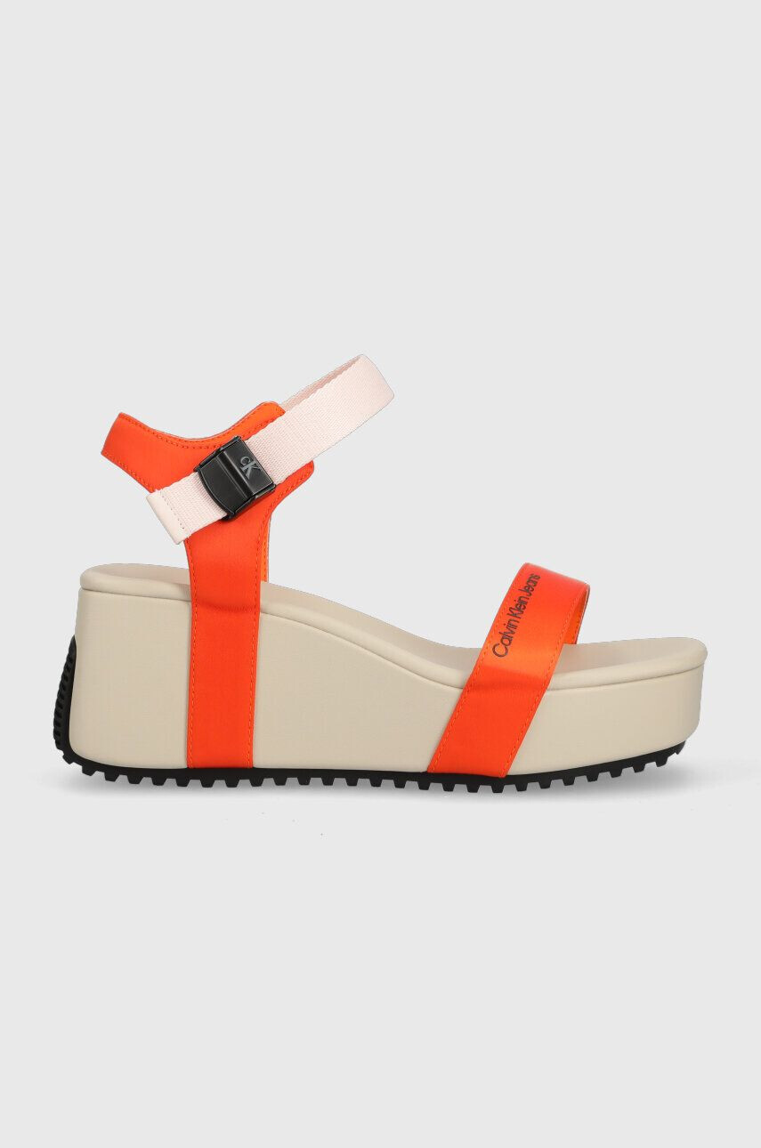 Calvin Klein Jeans Sandále WEDGE BLCOK SANDAL SATIN/HW dámske oranžová farba na platforme YW0YW00980 - Pepit.sk