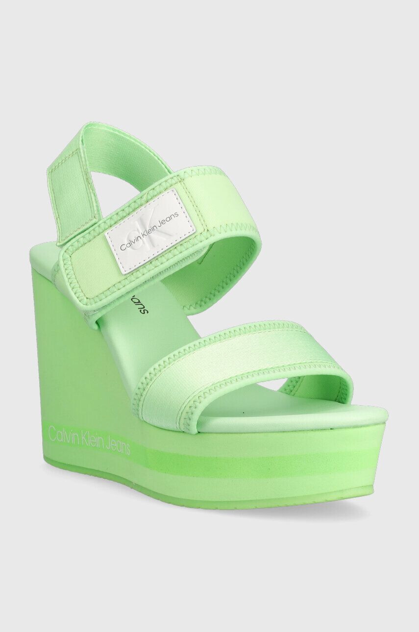 Calvin Klein Jeans Sandále WEDGE SANDAL BADGE dámske zelená farba na kline YW0YW01028 - Pepit.sk