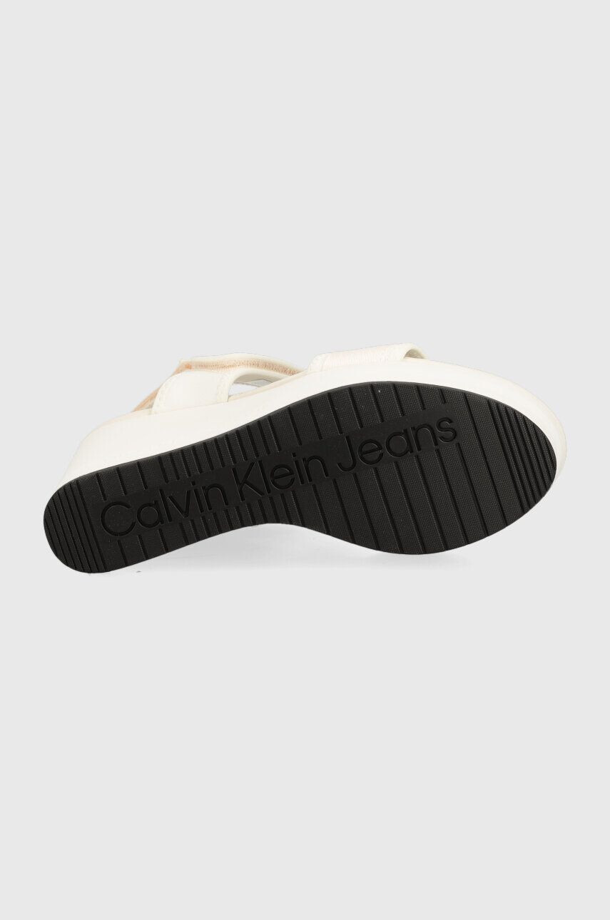 Calvin Klein Jeans Sandále WEDGE SANDAL BADGE dámske biela farba na kline YW0YW01028 - Pepit.sk