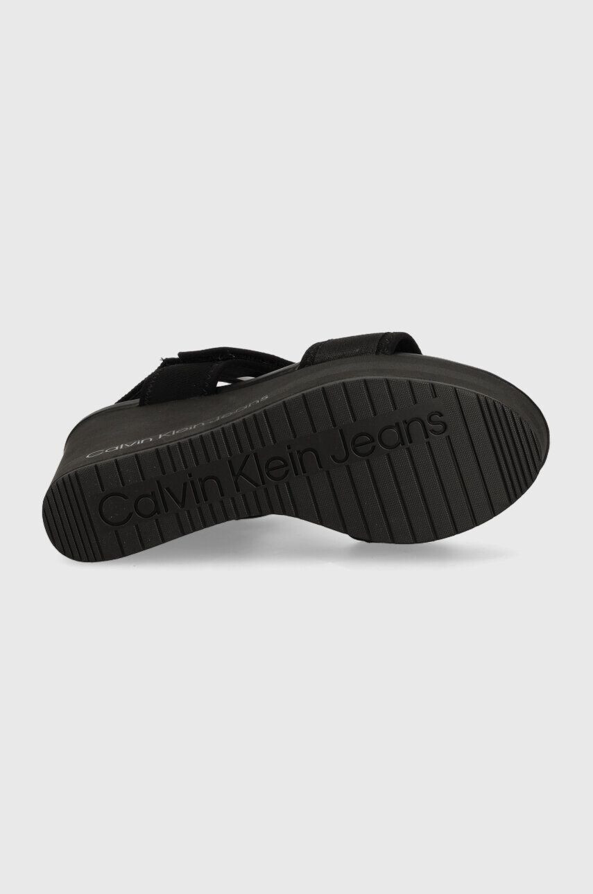 Calvin Klein Jeans Sandále WEDGE SANDAL BADGE dámske čierna farba na kline YW0YW01028 - Pepit.sk