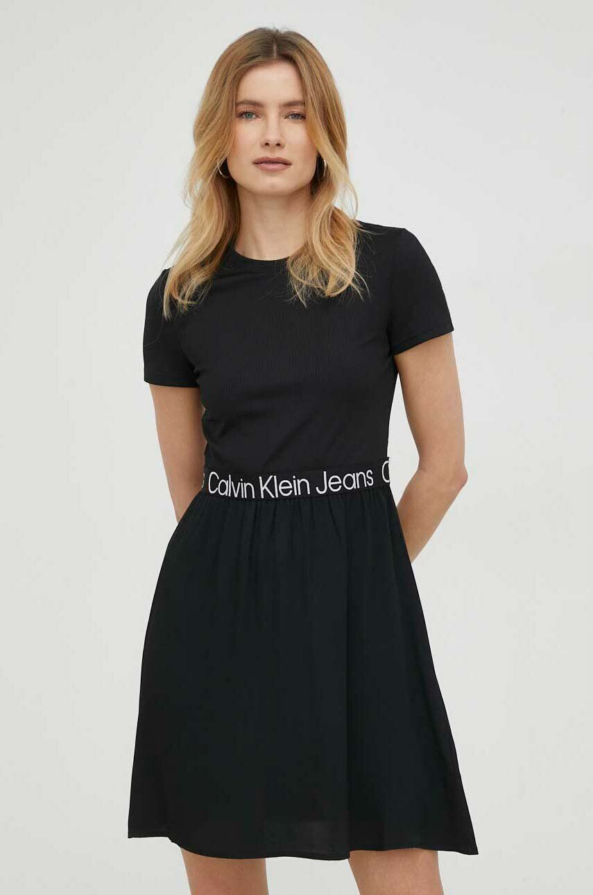 Calvin Klein Jeans Šaty béžová farba mini oversize - Pepit.sk