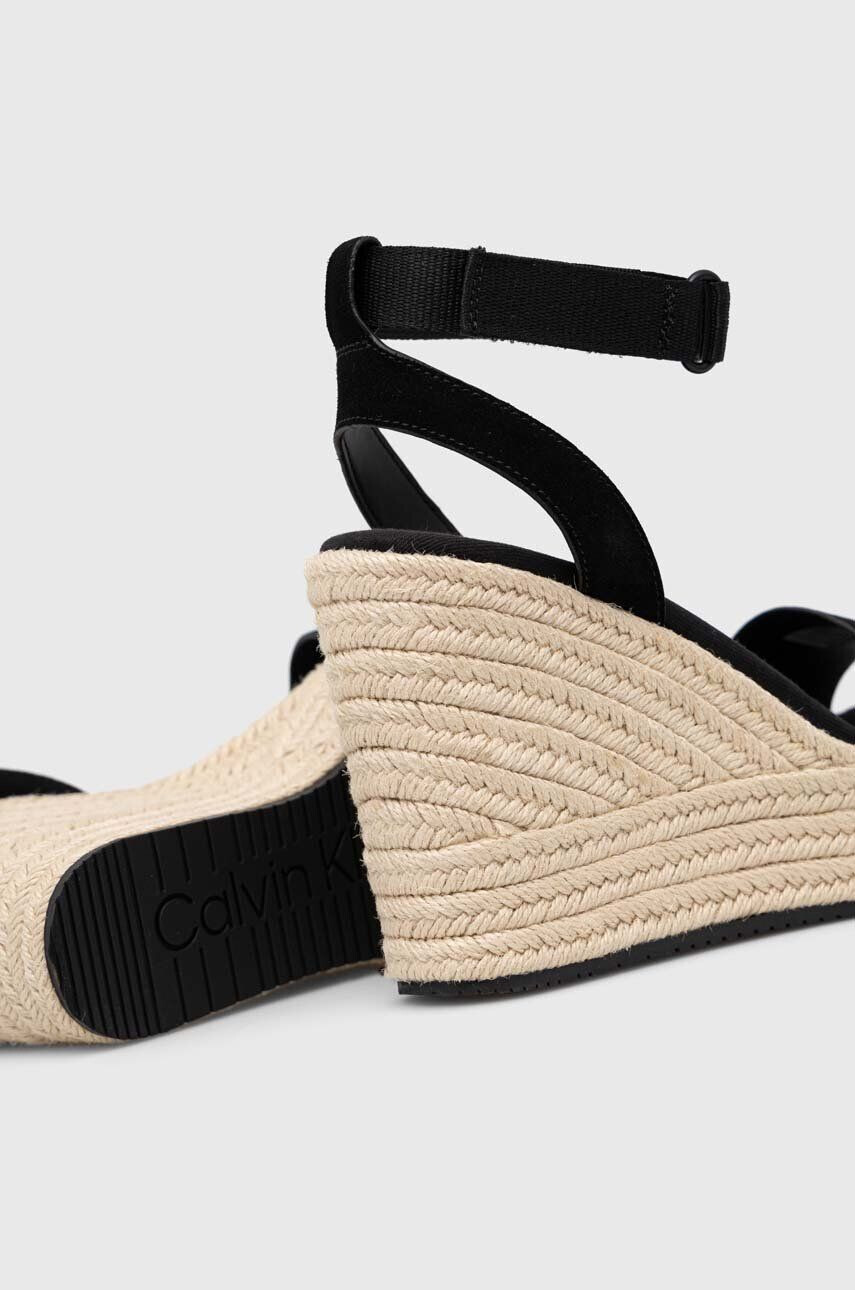 Calvin Klein Jeans Semišové sandále WEDGE SANDAL SU CON dámske čierna farba na platforme YW0YW01026 - Pepit.sk