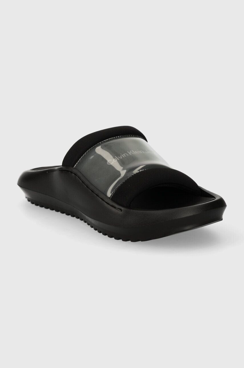 Calvin Klein Jeans Šľapky HYBRID SANDAL TPU IN LUM pánske čierna farba YM0YM00966 - Pepit.sk