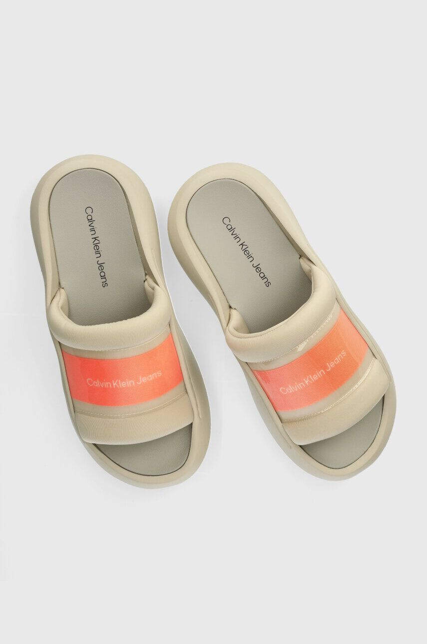 Calvin Klein Jeans Šľapky HYBRID SANDAL TPU IN LUM MET dámske béžová farba YW0YW01280 - Pepit.sk