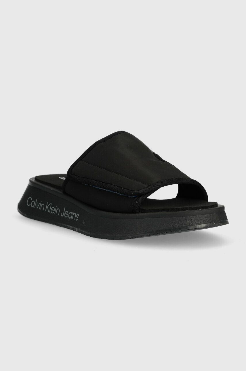 Calvin Klein Jeans Šľapky PREFRESATO SANDAL SOFTNY dámske čierna farba na platforme YW0YW00968 - Pepit.sk