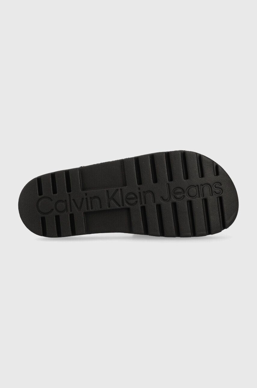 Calvin Klein Jeans Šľapky YW0YW00893 TRUCK SLIDE MONOGRAM RUBBER W dámske čierna farba - Pepit.sk