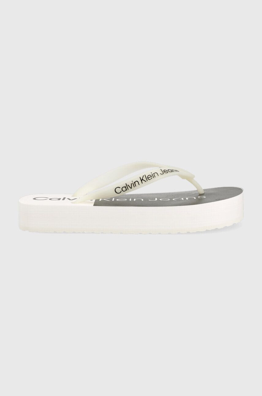 Calvin Klein Jeans Žabky BEACH SANDAL FLATFORM dámske biela farba na plochom podpätku YW0YW00716 - Pepit.sk