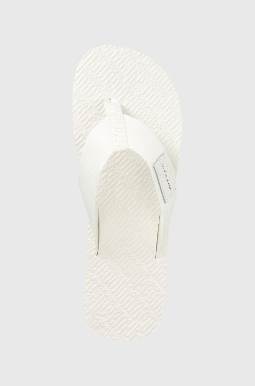 Calvin Klein Jeans Žabky BEACH SANDAL WOVEN PATCH pánske biela farba - Pepit.sk