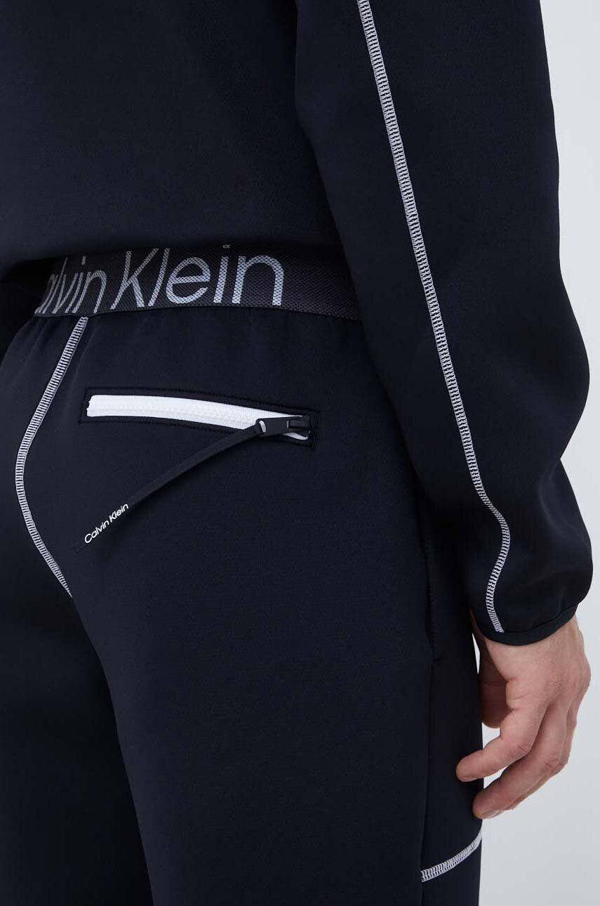 Calvin Klein Performance Tréningové nohavice čierna farba s nášivkou - Pepit.sk