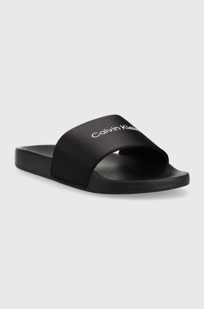 Calvin Klein Šľapky POOL SLIDE - SATIN dámske čierna farba HW0HW01508 - Pepit.sk