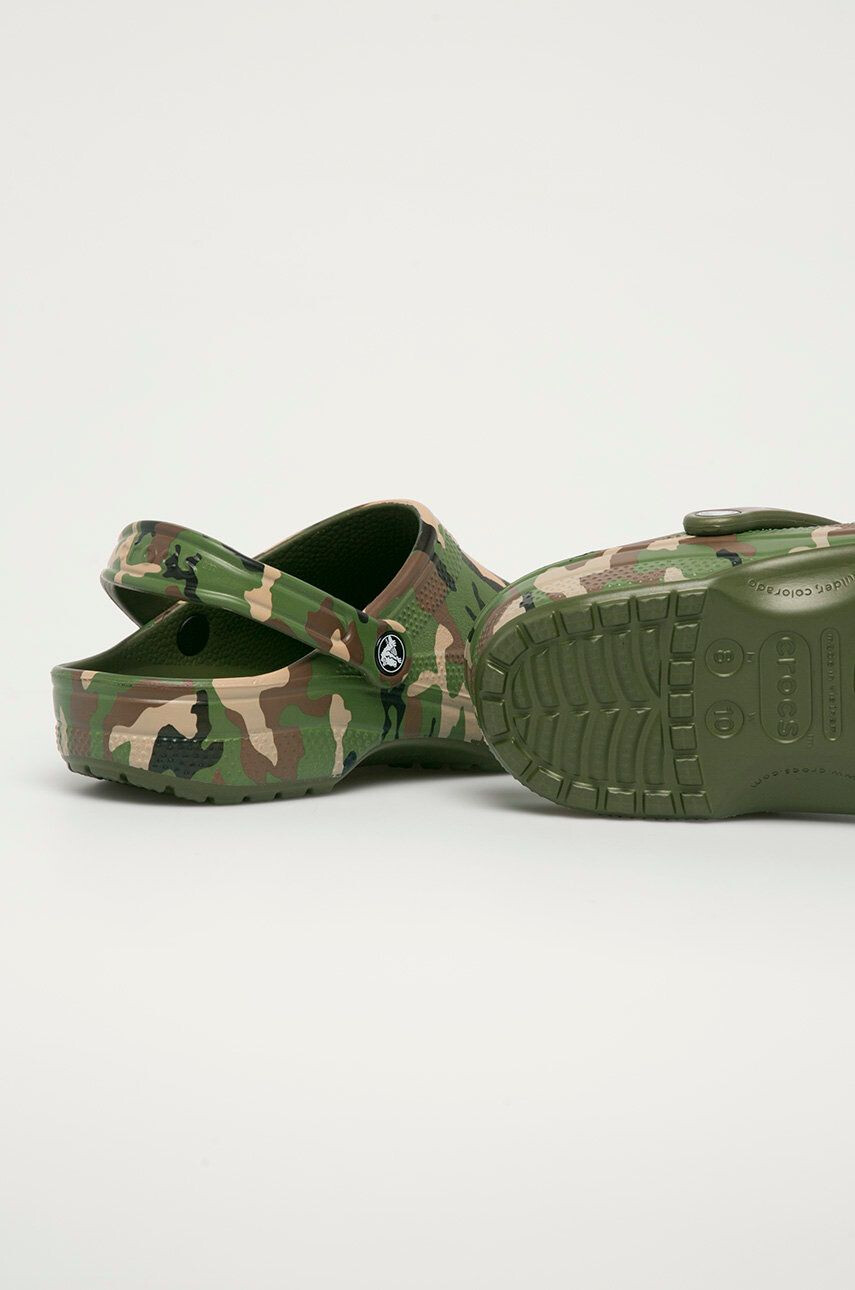 Crocs Šľapky Classic Pritned Camo Clog RINTED.CAMO.CLOG.206454-ARMYGREEN/ pánske zelená farba 206454 - Pepit.sk