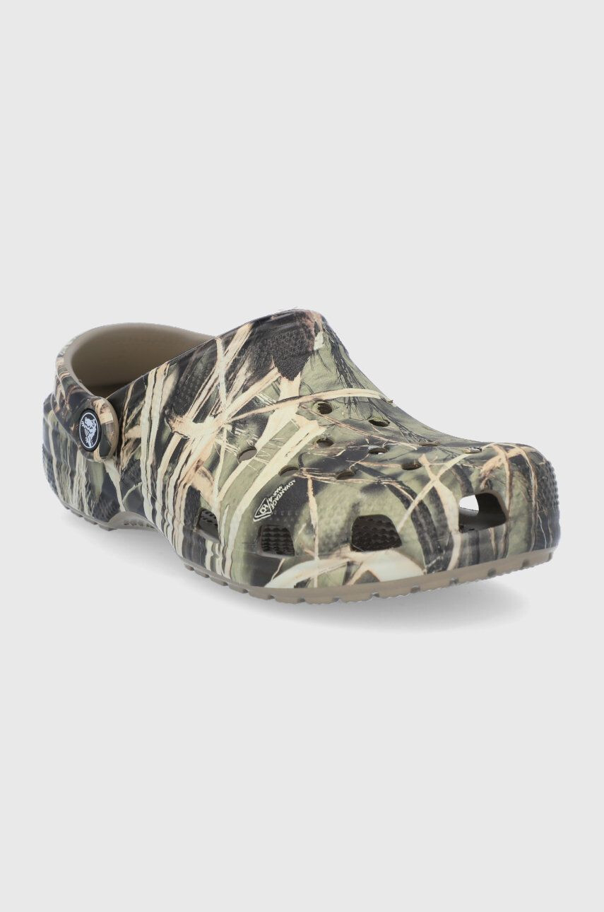 Crocs Šľapky Classic Realtree CLASSIC.REALTREE.12132-khaki zelená farba 12132 - Pepit.sk