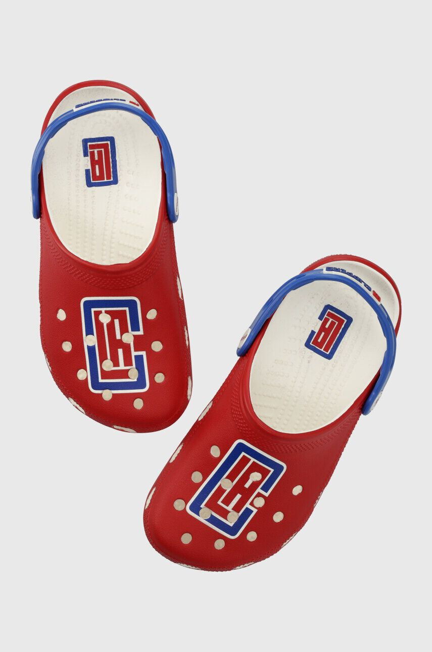 Crocs Šľapky NBA LA Clippers Classic Clog červená farba 208863 - Pepit.sk