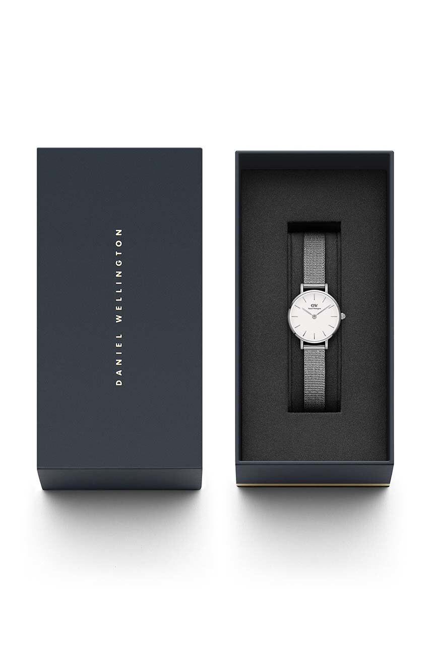 Daniel Wellington Hodinky Petite 24 Pressed Sterling dámske strieborná farba - Pepit.sk