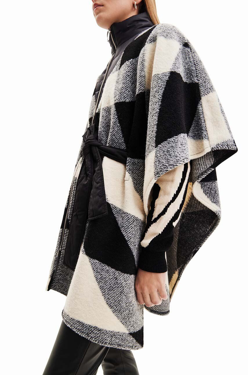 Desigual Pončo 23WAIA37 ACCESSORIES FABRIC PONCHOS čierna farba ľahké - Pepit.sk