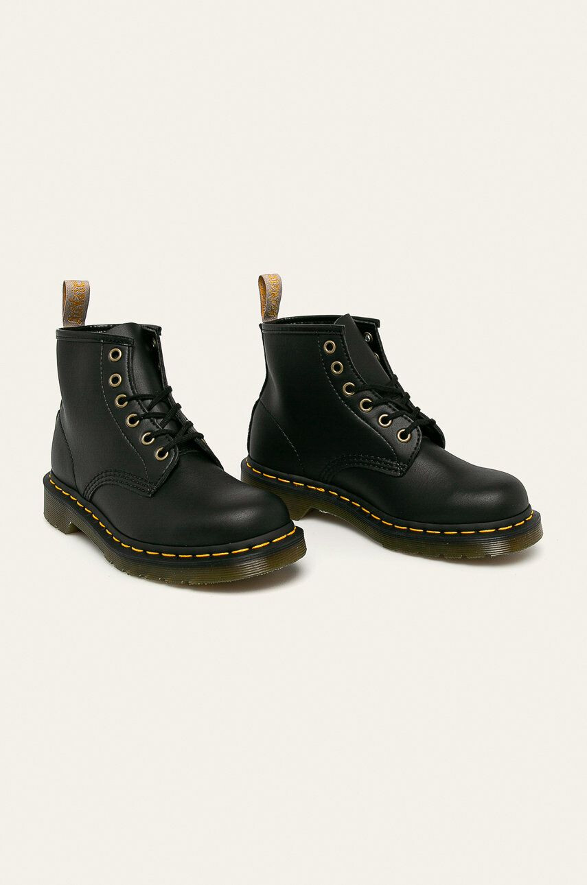 Dr. Martens Členkové topánky Vegan 101 23984001-Black dámske čierna farba na plochom podpätku - Pepit.sk