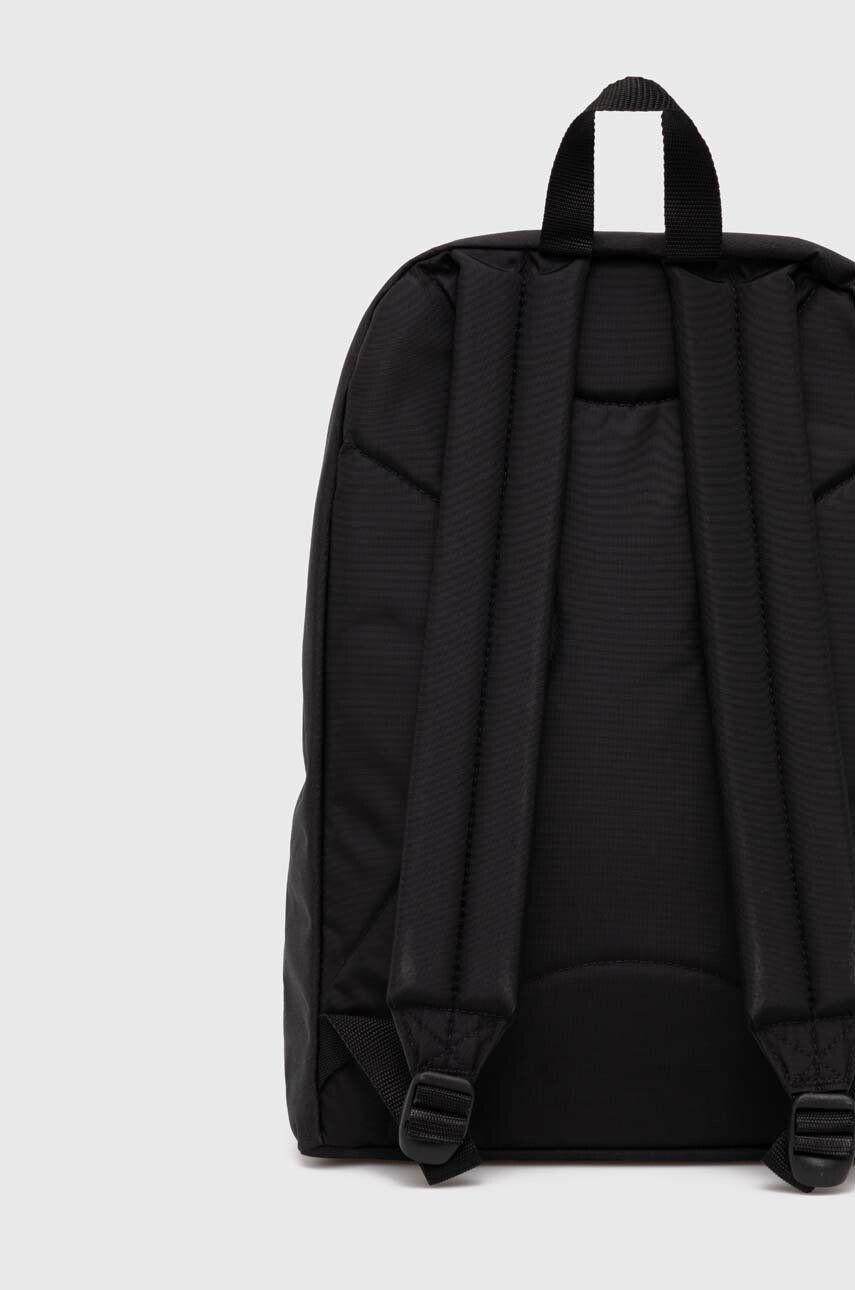 Eastpak Ruksak OUT OF OFFICE čierna farba veľký s potlačou EK0007672E41 - Pepit.sk