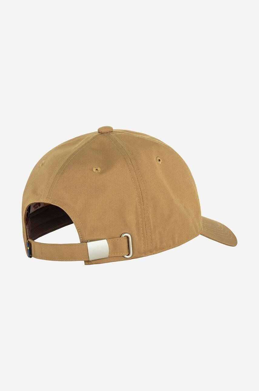 Fjallraven Šiltovka Classic Badge Cap F86979.232-232 béžová farba s nášivkou - Pepit.sk