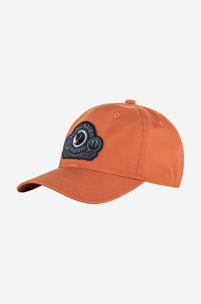 Fjallraven Šiltovka Classic Badge Cap F86979.243-243 oranžová farba s nášivkou - Pepit.sk