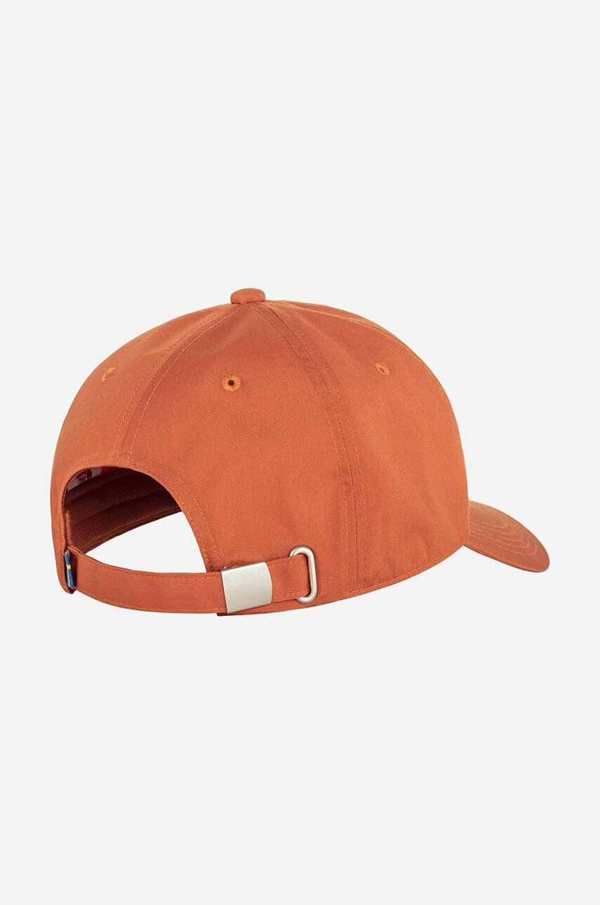 Fjallraven Šiltovka Classic Badge Cap F86979.243-243 oranžová farba s nášivkou - Pepit.sk