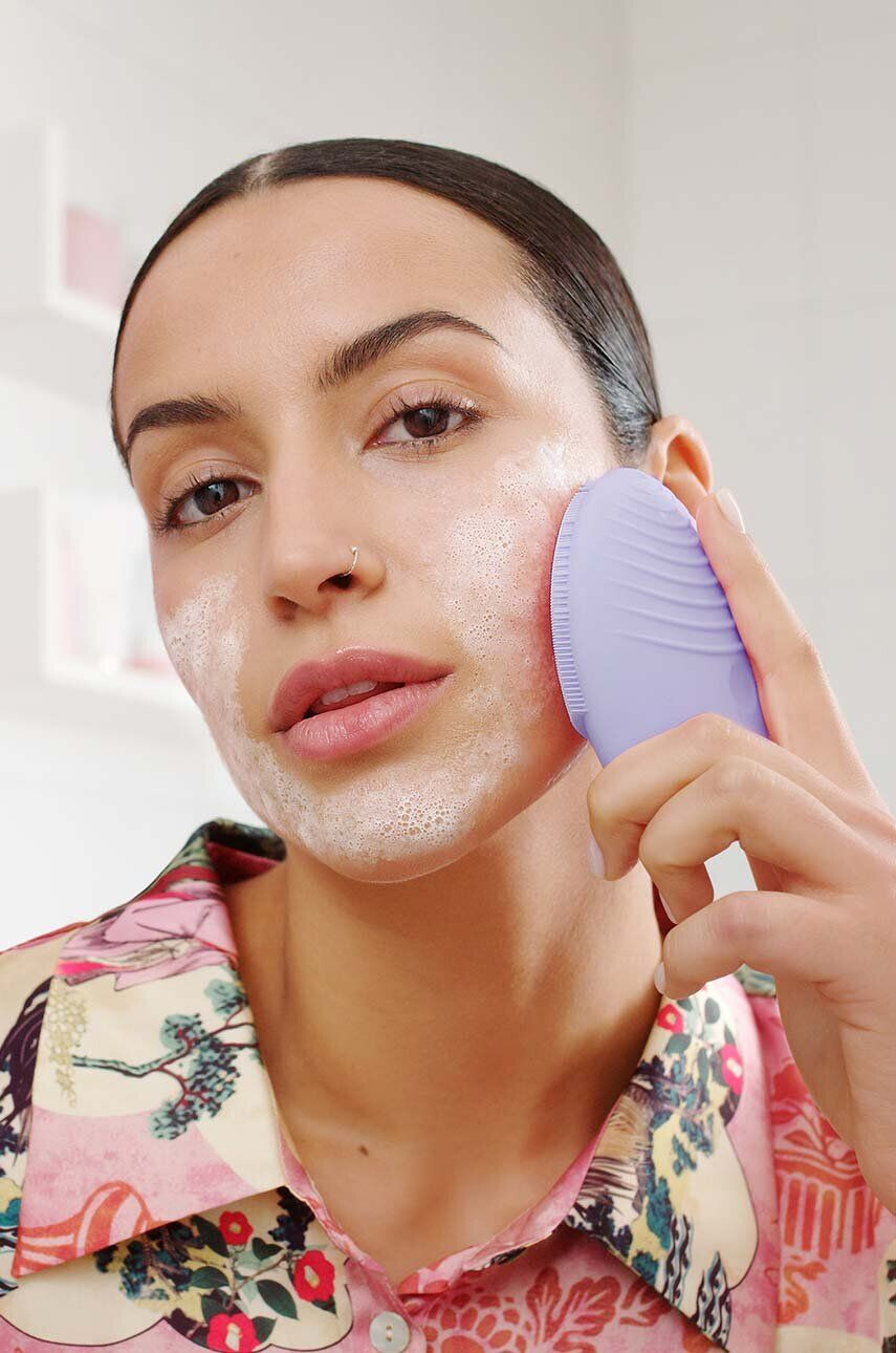 FOREO Masážna a čistiaca kefka na tvár LUNA™ 3 Sensitive Skin - Pepit.sk