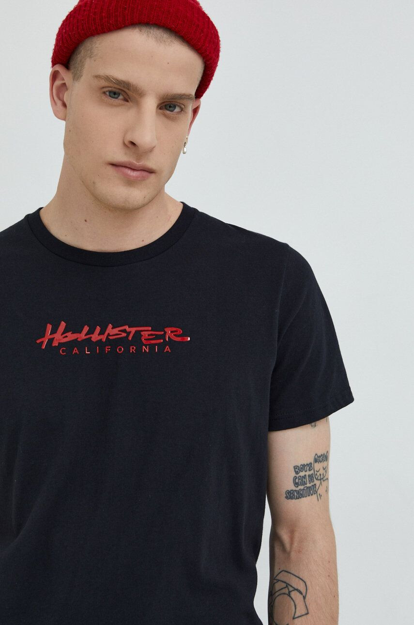 Hollister Co. Bavlnené tričko čierna farba s potlačou - Pepit.sk