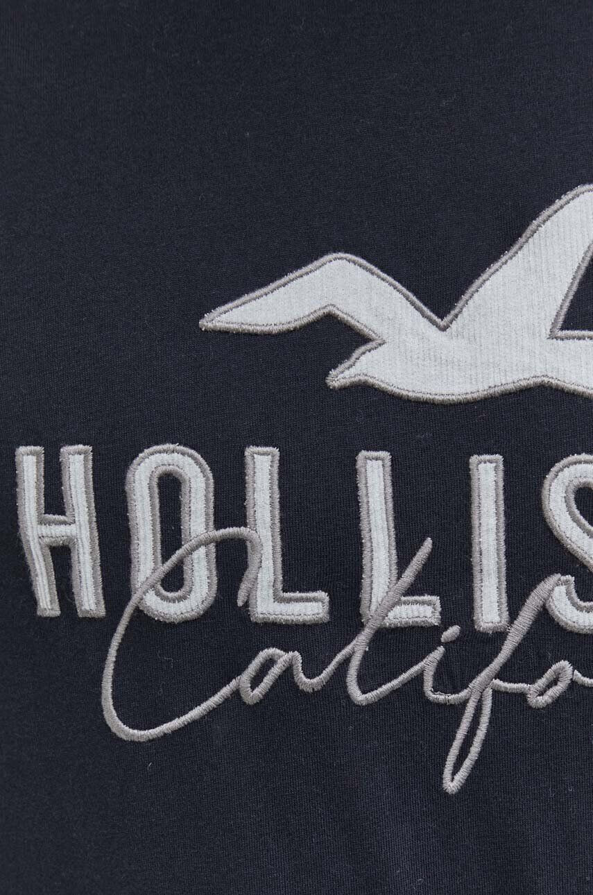 Hollister Co. Bavlnené tričko pánsky čierna farba s nášivkou - Pepit.sk