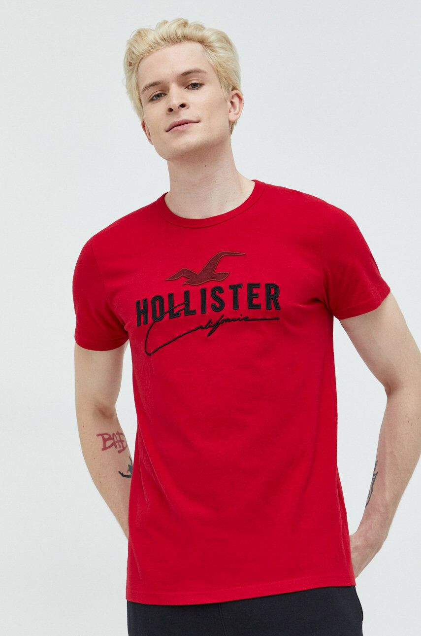 Hollister Co. Bavlnené tričko červená farba s nášivkou - Pepit.sk