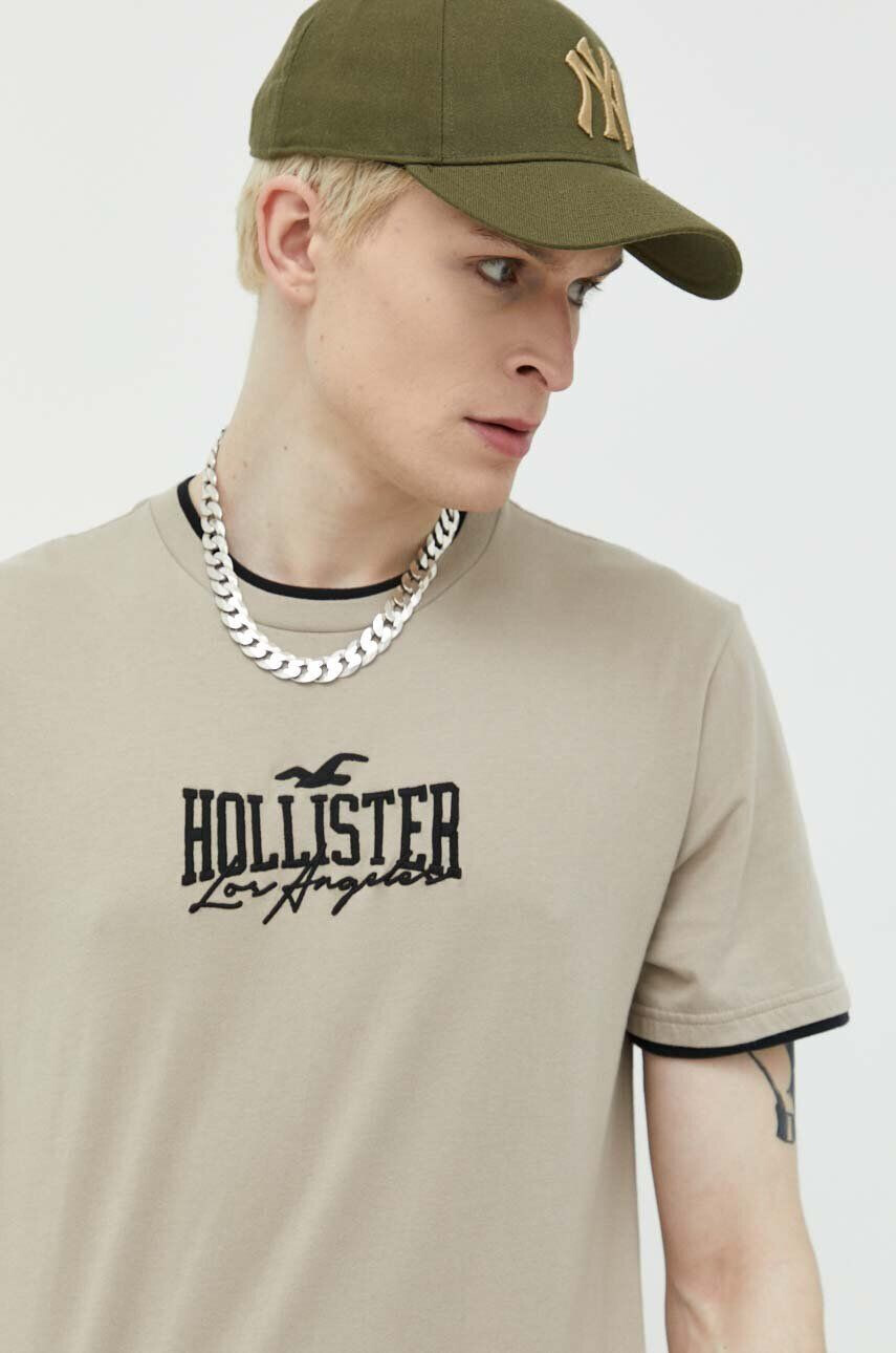 Hollister Co. Bavlnené tričko béžová farba s nášivkou - Pepit.sk