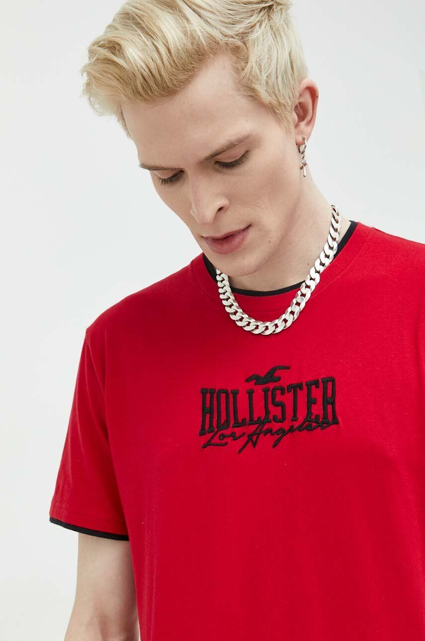 Hollister Co. Bavlnené tričko červená farba s nášivkou - Pepit.sk