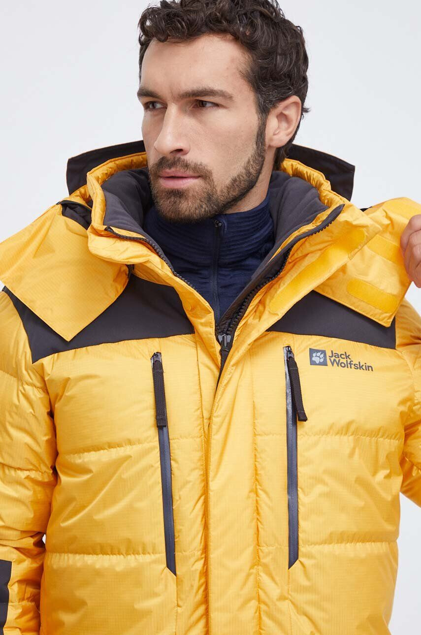 Jack Wolfskin Páperová bunda 1995 Series Cook žltá farba - Pepit.sk