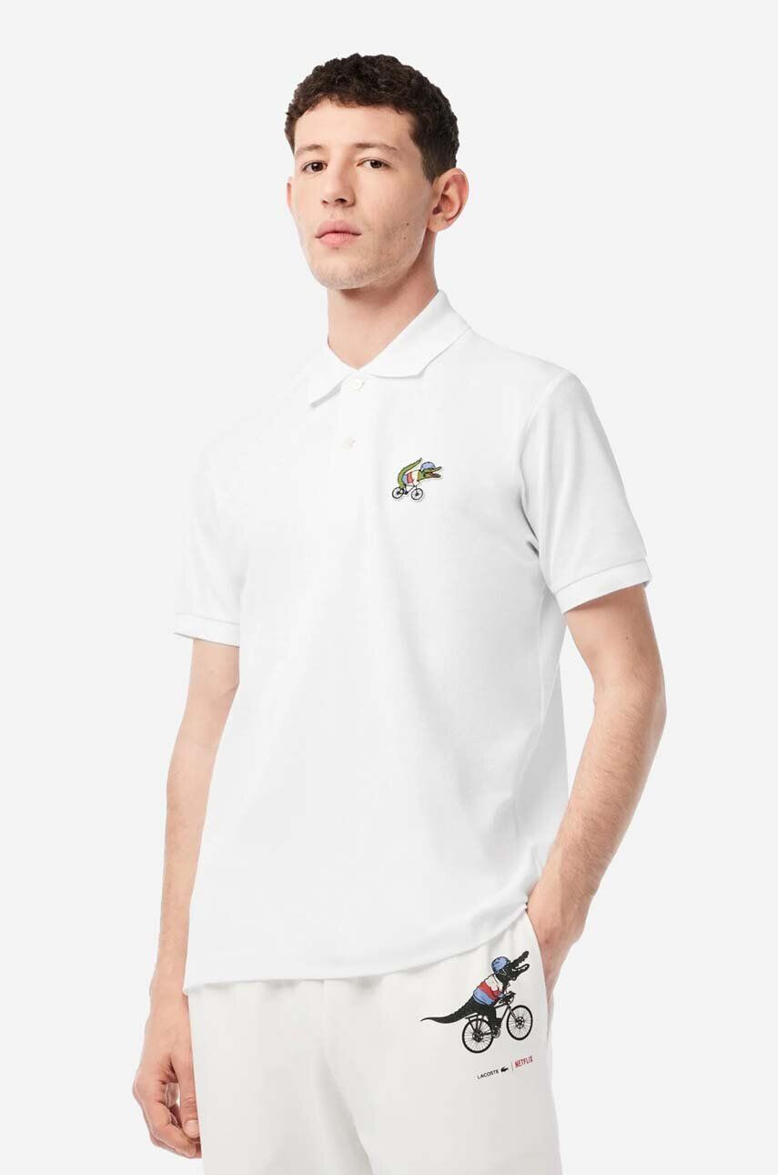 Lacoste Bavlnené polo tričko x Netflix biela farba s nášivkou - Pepit.sk