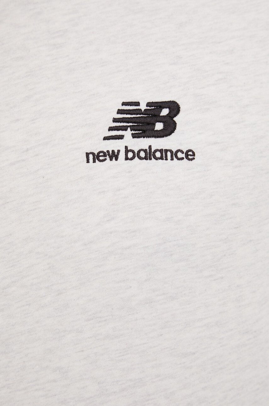 New Balance Bavlnené tričko UT21503SAH-SAH šedá farba s nášivkou - Pepit.sk